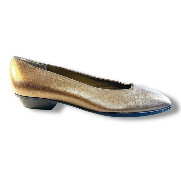 BRUNO MAGLI Italian Bronze Leather Flats slight pointed Toe SZ 9AA or 9 AAAA? - Picture 1 of 16